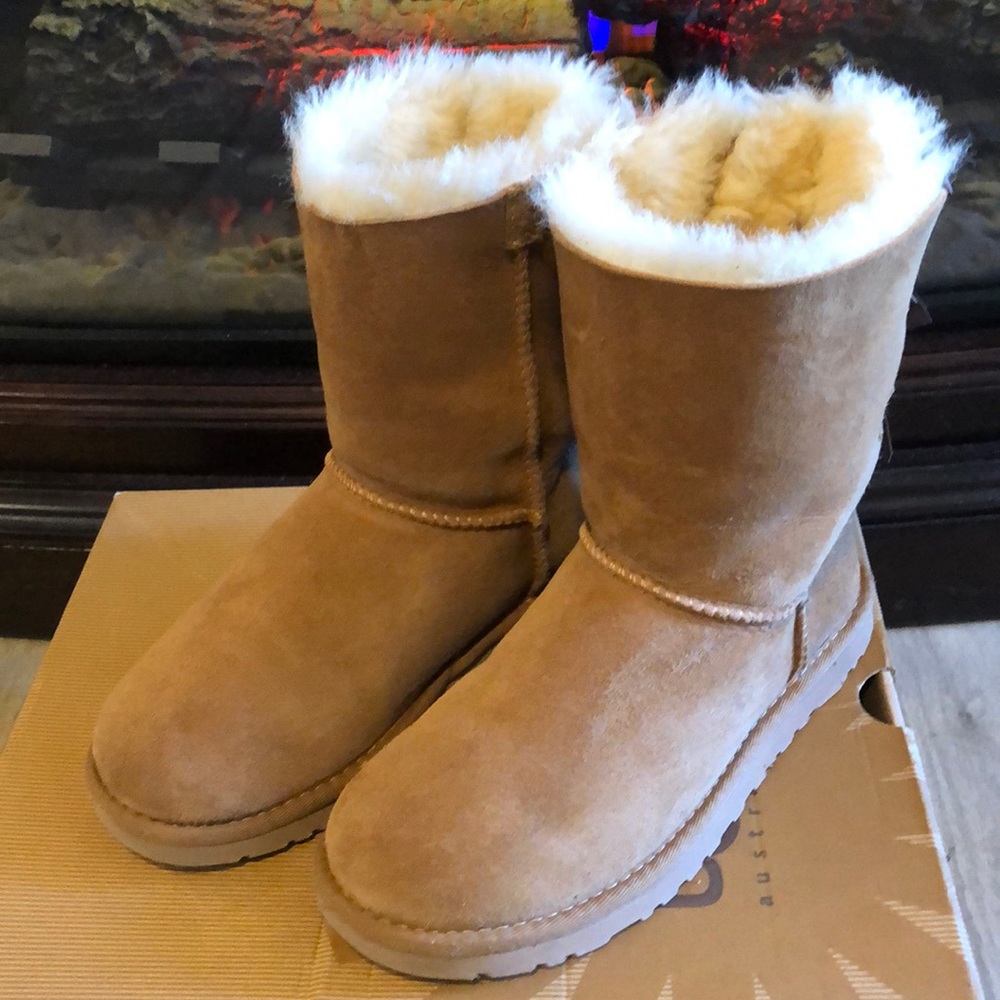 Chestnut Bailey Bow Short UGGS